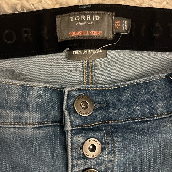 Torrid Bombshell skinny button fly jeans plus size 22 premium stretch denim - Picture 3 of 5